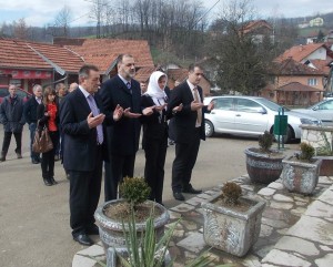 Općinski načelnik Kemal Bratić, zajedno sa gostima iz Italije položio je cvijeće na spomen obilježje u Stanić Rijeci